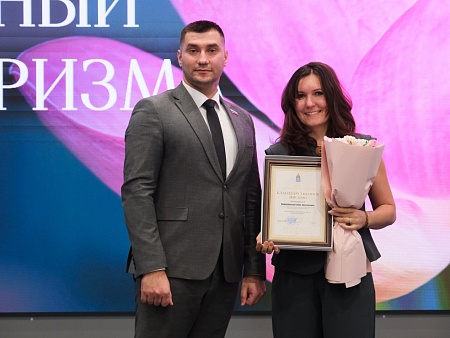 Вице-спикер регионального парламента Арсен Мутелимов поздравил представителей туристической отрасли с профессиональным праздником