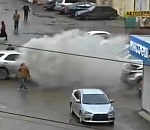 В Астрахани на парковке возле ТЦ сгорело легковое авто