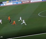 Игрок Волгаря забил нереальный гол со своей половины поля: видео