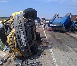 Под Астраханью столкнулись маршрутка и грузовик