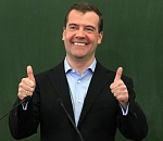 Медведев прилетел в Астрахань на трех самолетах