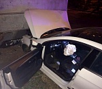 Астраханцы, ехавшие из клуба, врезались в гараж, уходя от полиции