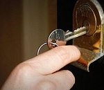 В Астрахани спасатели вызволили троих пожилых женщин из запертых квартир