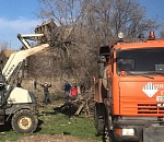 Мусор в 3-м Интернационале Астрахани объединил жителей и главу администрации