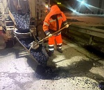 Ночью на Старом мосту в Астрахани латали ямы