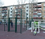 Скандально прославившуюся сломанную детскую площадку в Астрахани отремонтируют