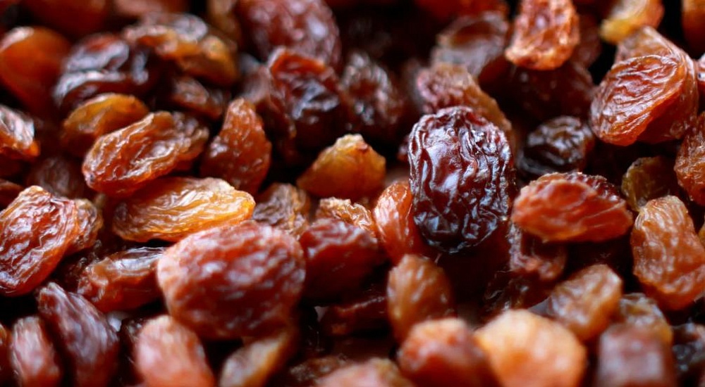 Через порты Астрахани в Россию с начала 2023 года ввезли более 2000 тонн изюма