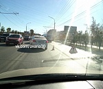 В Астрахани водитель маршрутки создал пробку, чтобы помочь упавшему на переходе школьнику