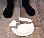 В Астраханской области суд ожидает сельчанку, которая убила расколотой тарелкой сожителя своей подруги