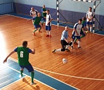 В футбольном турнире памяти астраханского губернатора Анатолия Гужвина играют звёзды Волгаря