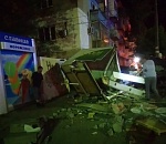 В Астрахани автомобиль снес хлебный ларек