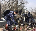 Астраханцы привели в порядок могилы воинов, павших в Великой Отечественной войне