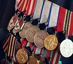 Астраханец пробрался в квартиру и украл медали покойного хозяина