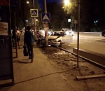 В Астрахани произошла серьезная авария с участием шаловливого водителя и столба