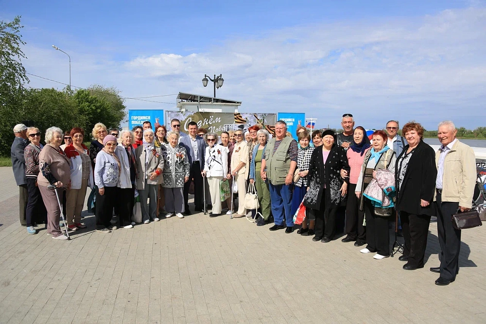 ЛУКОЙЛ помог организовать для астраханских ветеранов путешествие «По волнам памяти»