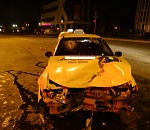 В Астрахани столкнулись такси и легковушка: пострадали три человека