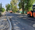 В Астрахани у школ и детских садов ремонтируют дороги 