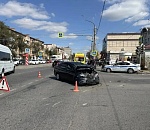 Иностранец на Ладе протаранил патрульный автомобиль в Астрахани