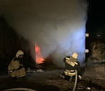 В Астрахани горел гараж с автомобилем