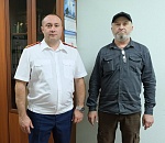 Следователи помогли астраханцу получить удостоверение ветерана боевых действий