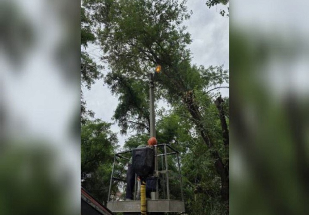 В Астрахани массово меняют уличные фонари