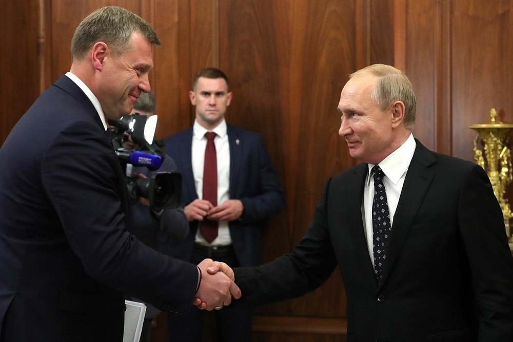 Астраханский губернатор поздравил президента России с днем рождения 