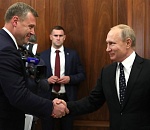 Астраханский губернатор поздравил президента России с днем рождения 