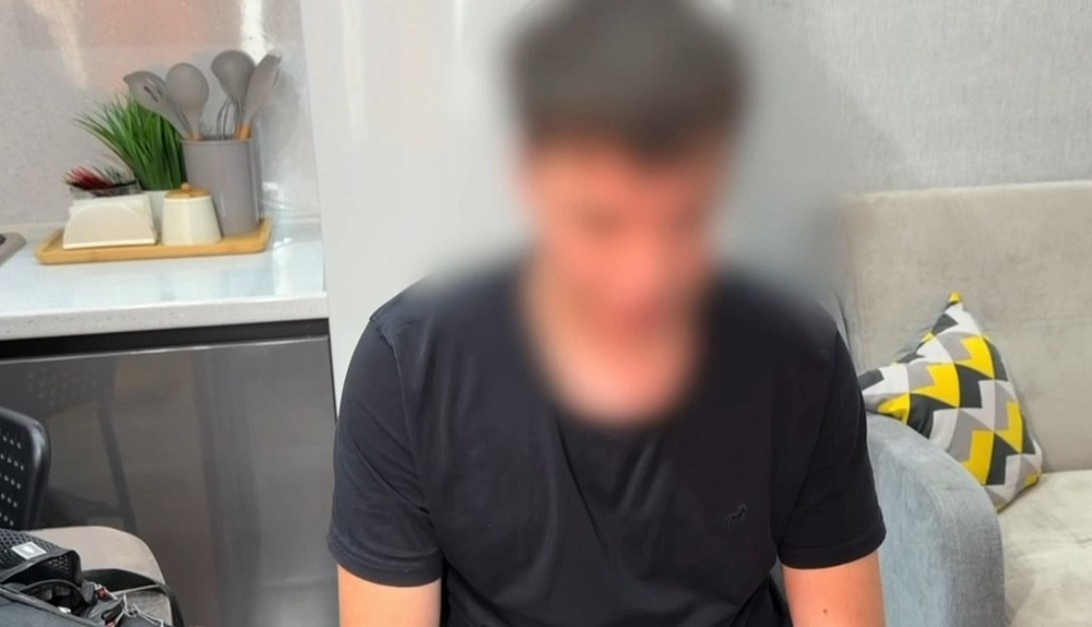 В Астрахани задержали пару парней за пособничество мошенникам с установкой сим-бокса  