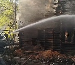  В Астрахани ликвидируют пожар по повышенному рангу