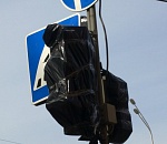 В Астрахани на пересечении улиц Ляхова и Анри Барбюса убирают светофор