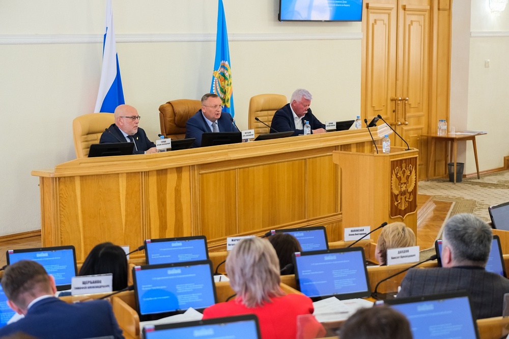 Туристический налог и проблемы ТКО обсудили с муниципалами в Думе Астраханской области