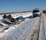 Под Астраханью опрокинулась "Нива"