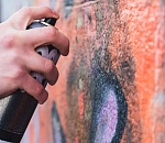 Почти пять тысяч надписей рекламы наркотиков уничтожили в Астрахани