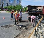 В Астрахани делают ямочный ремонт на двух протяженных улицах 