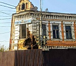 Что ждет дом-памятник на Бакинской в Астрахани, у которого два года назад рухнула кладка