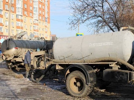 В Астрахани всерьез приступают к ликвидации одного из провалов на канализации. И это не инфраструктурный кредит