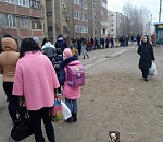 Астраханцы засняли километровую очередь на маршрутку