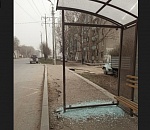 В Астрахани вандалы расправились с еще одной остановкой