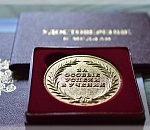 562 астраханских выпускника получили медали 