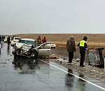 Под Астраханью в лобовом ДТП погибли водитель и пассажирка «Лады»