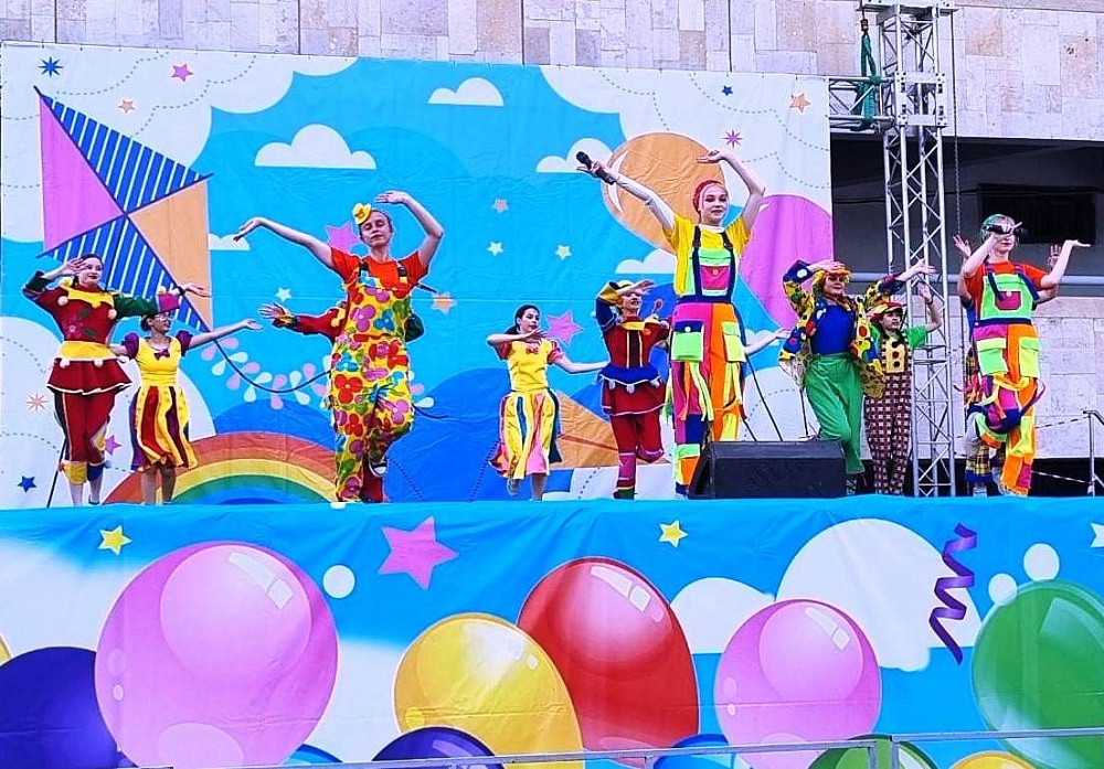 Музыка, игры и танцы: программа для астраханцев на День семьи, любви и верности