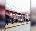 Астраханцы выстроились в длинную очередь за картами «Каспий»