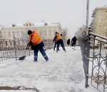 Коммунальщики с ночи избавляют Астрахань от снега