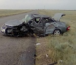 В Калмыкии столкнулись чеченец и астраханец: 2 погибли, 7 пострадали