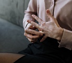 Прокуратура оставила астраханца без жены