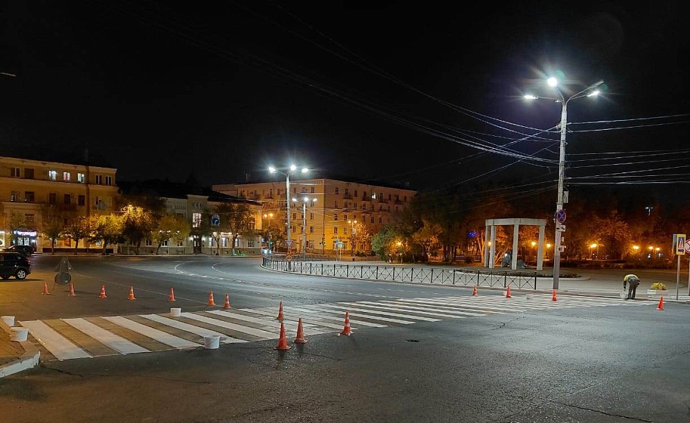 В Астрахани приступили к сезонному обновлению разметки