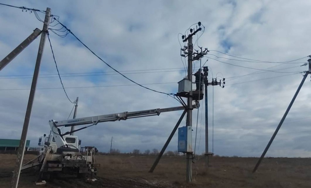 Более 30 тысяч астраханцев остались без света из-за разгула стихии