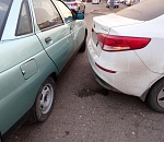 В Астрахани из-за невнимательной автоледи 12-летнего мальчика зажало между машинами