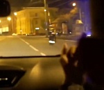 В Астрахани молодые парни унизили полицейских прямо в авто