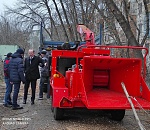 Чудо-машина для дробления веток вышла на улицы Астрахани